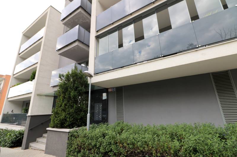 RENT - Cosy 1 room apartment with terrace, Staré Grunty