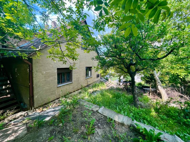 FOR SALE - Unique plot with old house near Horský park, Budkova street