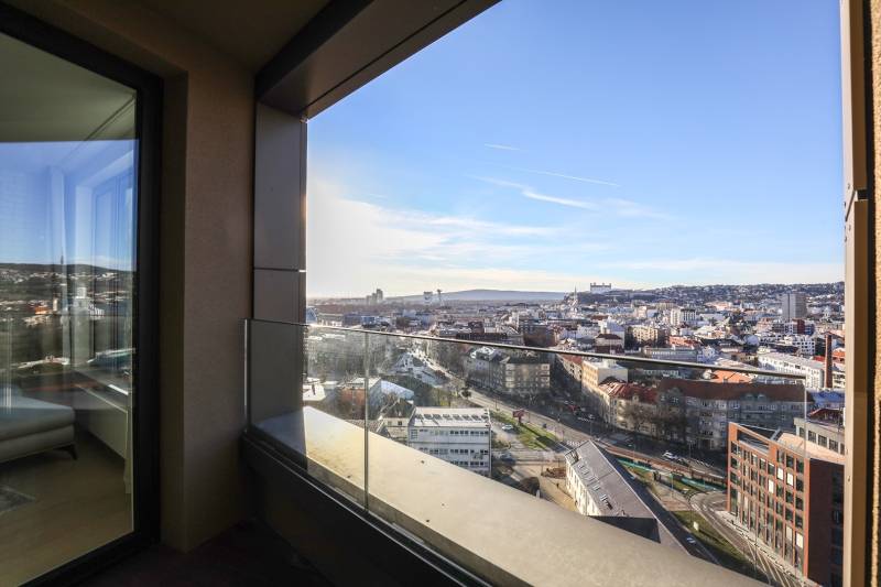 FOR RENT-New 1 bedroom apartment in SKY PARK  with the castle view