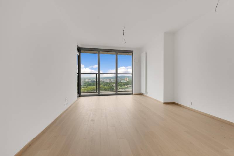 RESERVED︱EUROVEA TOWER - Spacious 1-bed. apt., castle view, 28th floor