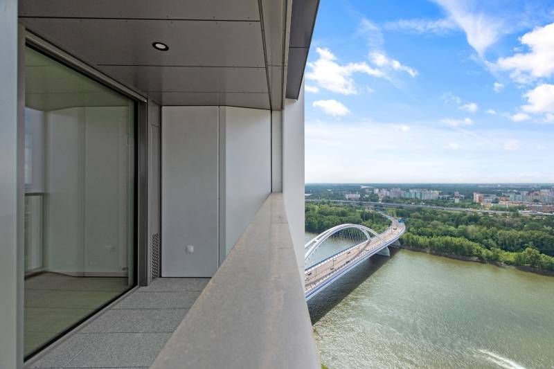 RESERVED︱EUROVEA TOWER - Spacious 1-bed. apt., castle view, 28th floor