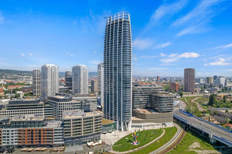 RESERVED︱EUROVEA TOWER - Spacious 1-bed. apt., castle view, 28th floor