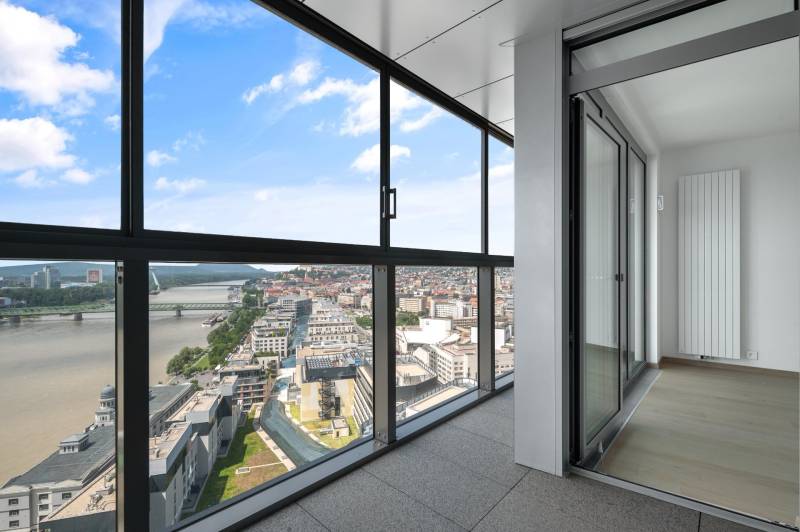 RESERVED︱EUROVEA TOWER - 1 bedroom apartment with castle view, 22fl.