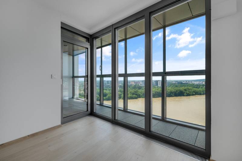 SOLD︱EUROVEA TOWER - 1 bedroom apartment with castle view, 22fl.