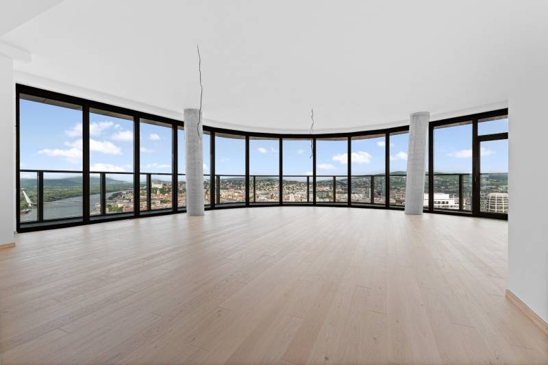 SOLD︱EUROVEA TOWER - Luxury 4-bedroom residence on 37 floor