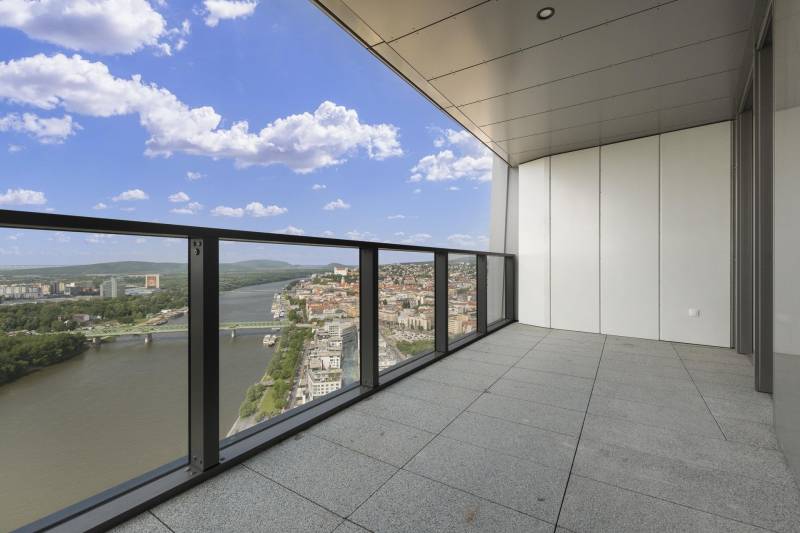 RESERVED︱EUROVEA TOWER - Luxury 3-bedroom residence on 38th floor