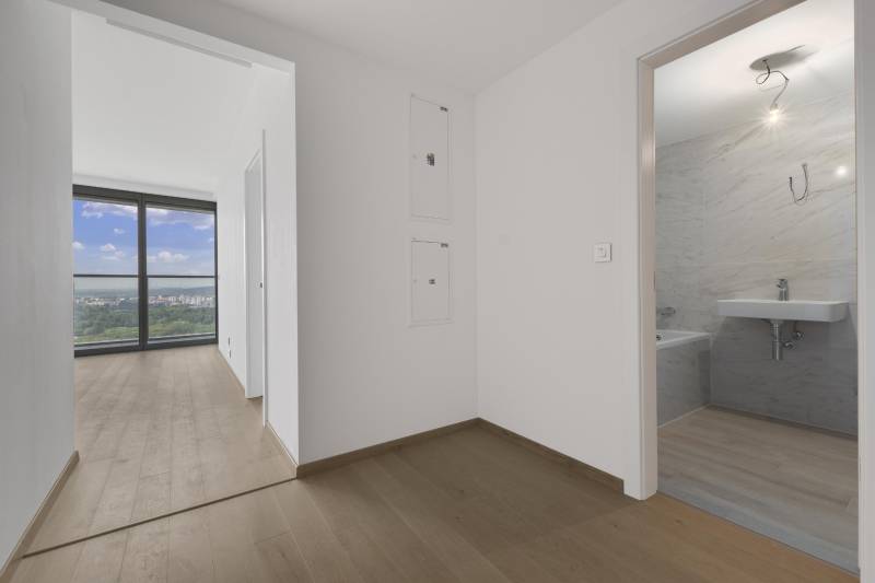 THE HOME︱EUROVEA TOWER - New 1-bed. apartment, castle view, 23th floor