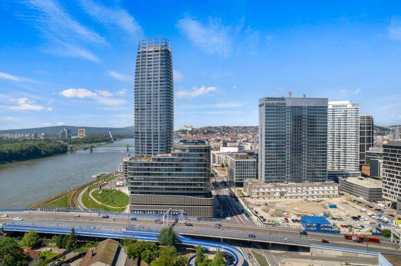 THE HOME︱EUROVEA TOWER - New 1-bed. apartment, castle view, 23th floor