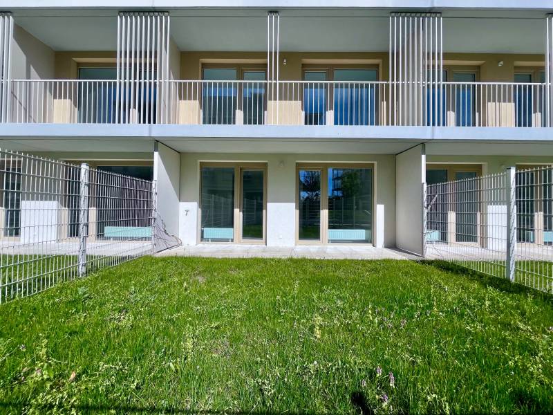 FOR SALE - NOVÝ RUŽINOV, fully furnished 1-bedroom apartment+garden