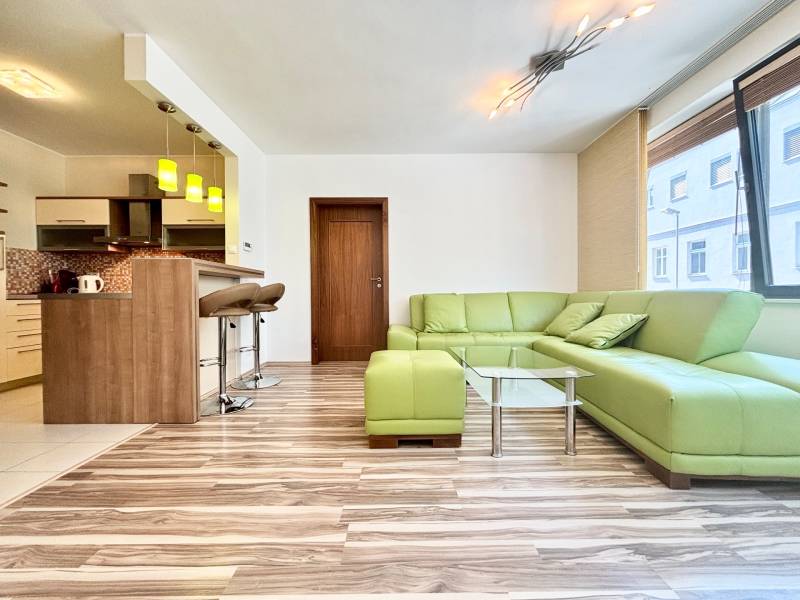 FOR RENT – Modern 1-bedroom apt in the city center on Moskovská street