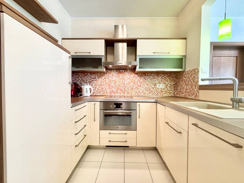FOR RENT – Modern 1-bedroom apt in the city center on Moskovská street