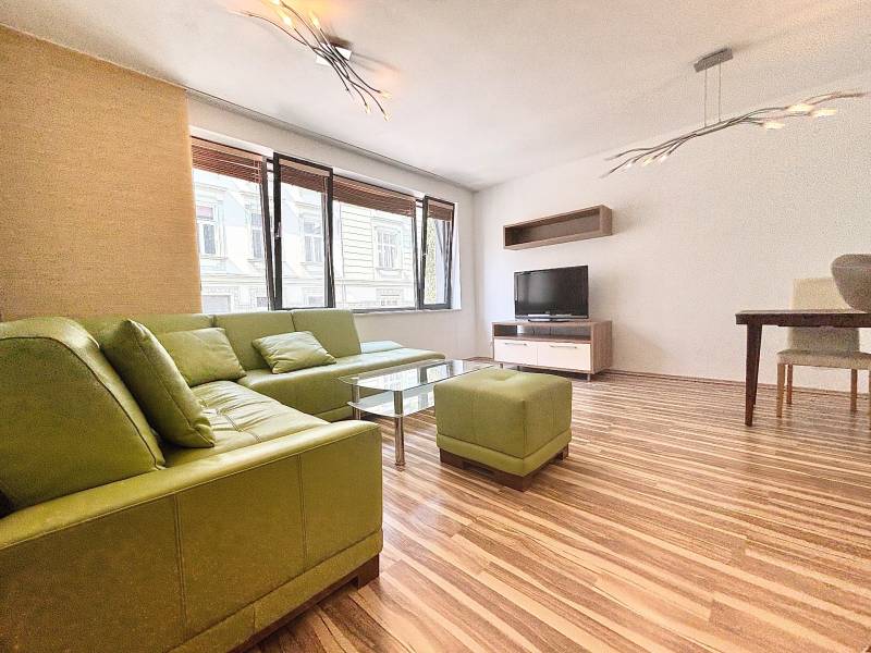 FOR RENT – Modern 1-bedroom apt in the city center on Moskovská street