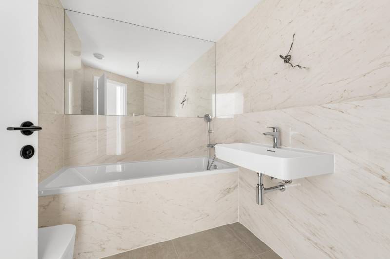 THE HOME︱EUROVEA TOWER - 1 BED apartment with castle view 36fl. LUX