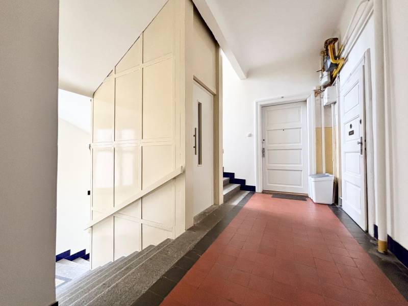 FOR SALE - City center 3bed. apt. with high ceilings, 116m2, Sasinkova