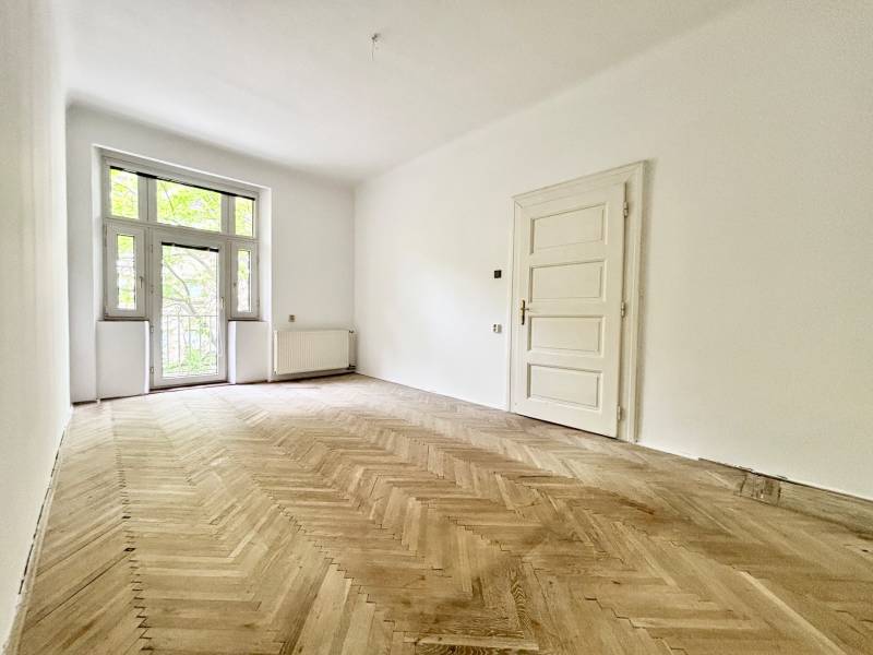 FOR SALE - City center 3bed. apt. with high ceilings, 116m2, Sasinkova