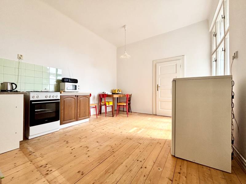 FOR SALE - City center 3bed. apt. with high ceilings, 116m2, Sasinkova