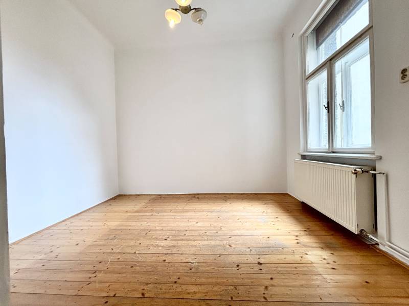 FOR SALE - City center 3bed. apt. with high ceilings, 116m2, Sasinkova