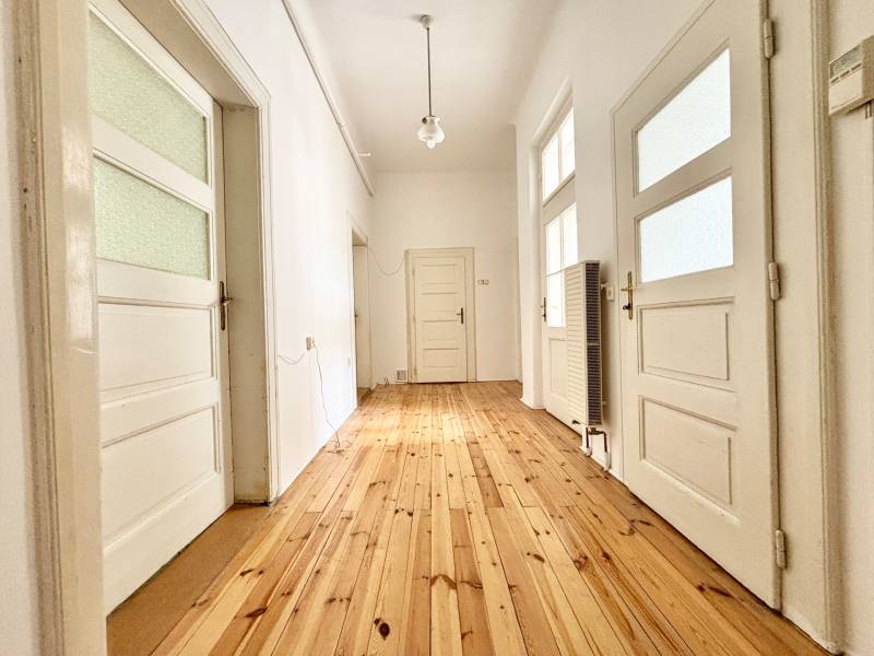 FOR SALE - City center 3bed. apt. with high ceilings, 116m2, Sasinkova