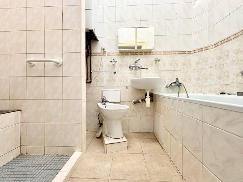 FOR SALE - City center 3bed. apt. with high ceilings, 116m2, Sasinkova