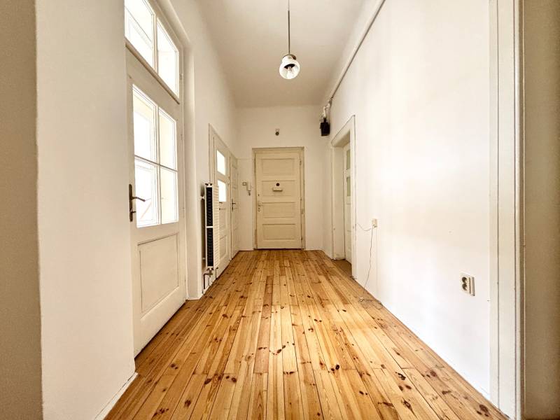 FOR SALE - City center 3bed. apt. with high ceilings, 116m2, Sasinkova