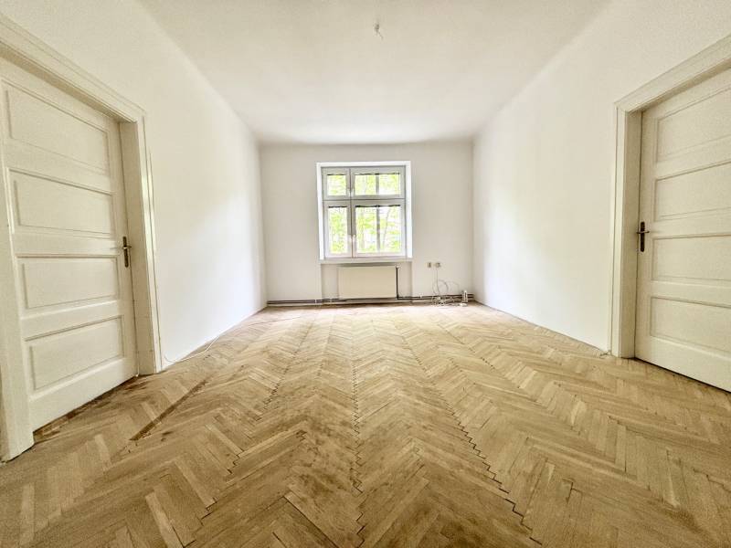 FOR SALE - City center 3bed. apt. with high ceilings, 116m2, Sasinkova