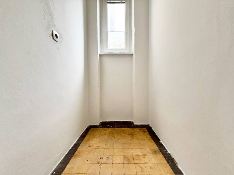 FOR SALE - City center 3bed. apt. with high ceilings, 116m2, Sasinkova
