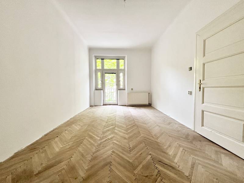 FOR SALE - City center 3bed. apt. with high ceilings, 116m2, Sasinkova