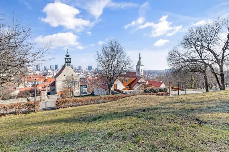 THE HOME ︱FOR RENT - One of a kind 4-bedroom apt. under the Castle