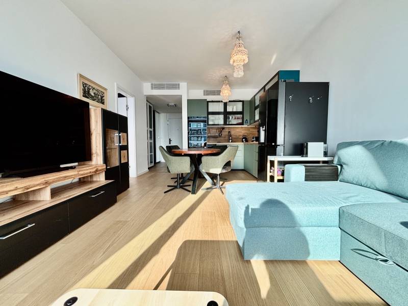 FOR RENT︱SKY PARK  Sunny 1 bed. apt. with the old town view, 4th tower