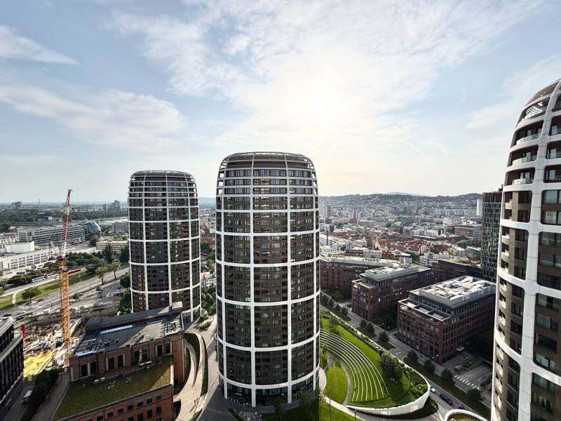 FOR RENT︱SKY PARK  Sunny 1 bed. apt. with the old town view, 4th tower