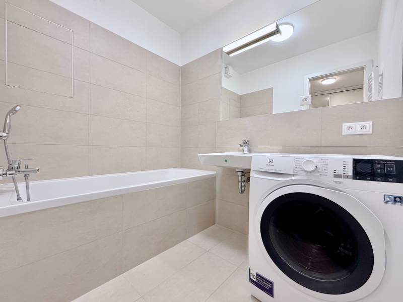 FOR RENT︱NOVÁ VLÁRSKA unfurnished 1BED apt. including parking, Kramáre