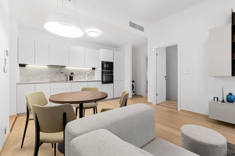 THE HOME︱EUROVEA TOWER - fully furnished  1bed apt. on 36th fl. LUX