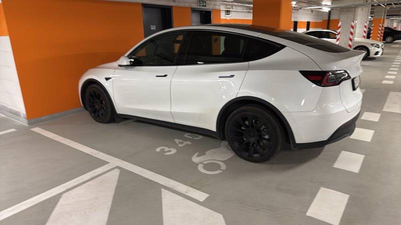 THE HOME︱EUROVEA TOWER - Parking place in garage for small car