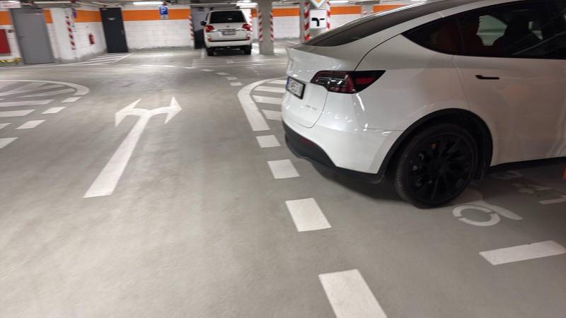 THE HOME︱EUROVEA TOWER - Parking place in garage for small car