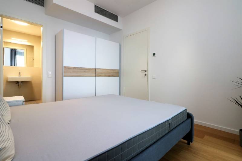 FOR RENT - New 1-bedroom apartment on 19th floor, SKY PARK