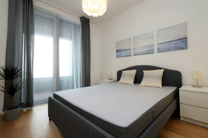 FOR RENT - New 1-bedroom apartment on 19th floor, SKY PARK