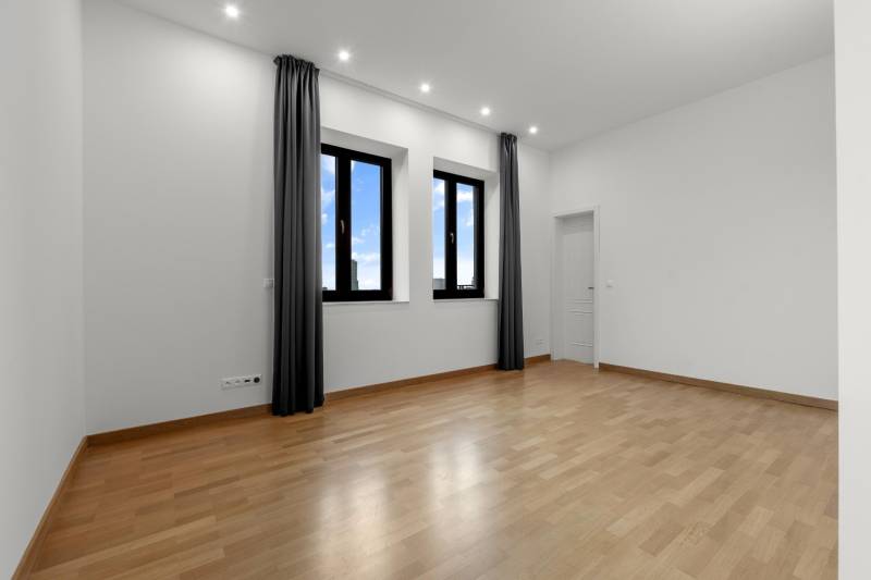 FOR SALE - Luxurious 4-Room Apartment in the Old Town