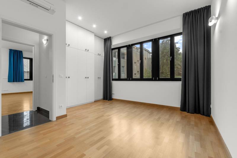 FOR SALE - Luxurious 4-Room Apartment in the Old Town