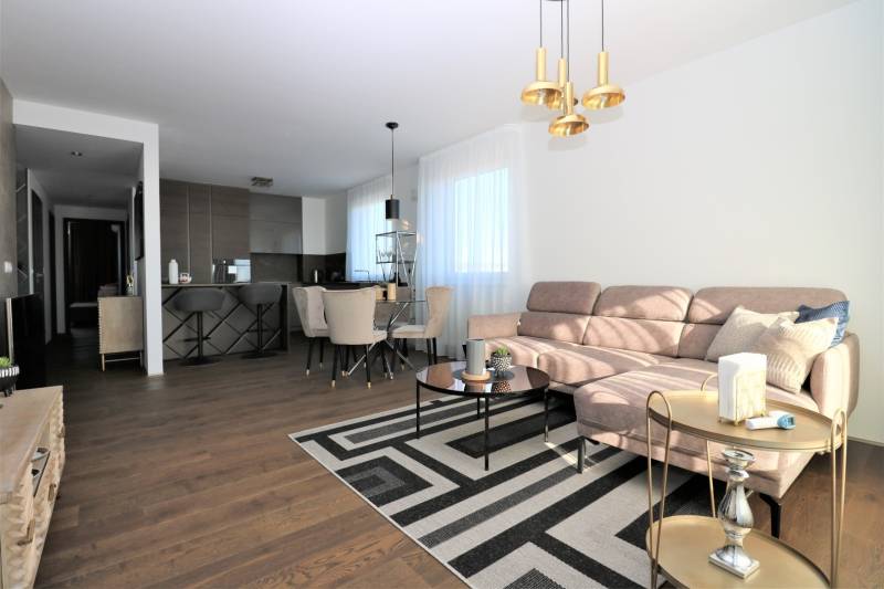 FOR RENT- Exclusive 2-bedroom apartment on top floor, FUXOVA