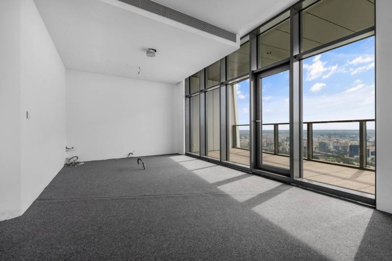 THE HOME︱EUROVEA TOWER - Penthouse on the highest floor