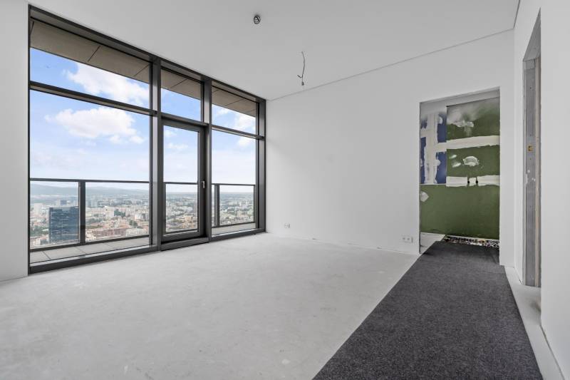 THE HOME︱EUROVEA TOWER - Penthouse on the highest floor