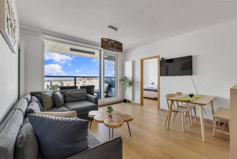 THE HOME︱PANORAMA TOWER - 2 bed apt. with beautiful castle view