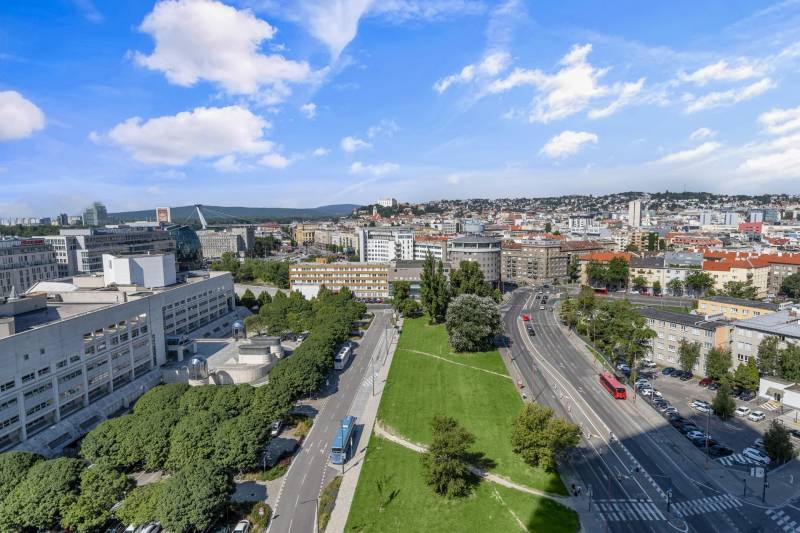THE HOME︱PANORAMA TOWER - 2 bed apt. with beautiful castle view