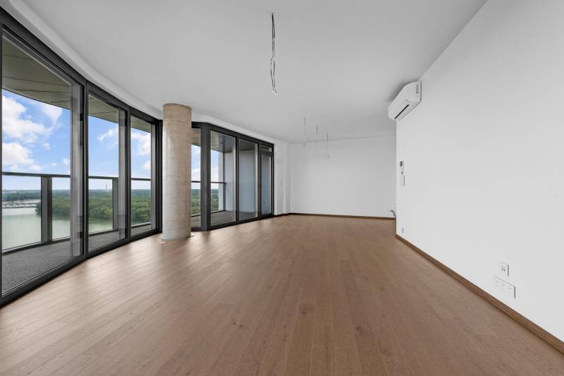THE HOME︱EUROVEA TOWER - 2 bedroom apt., Karpaty view, 18th floor