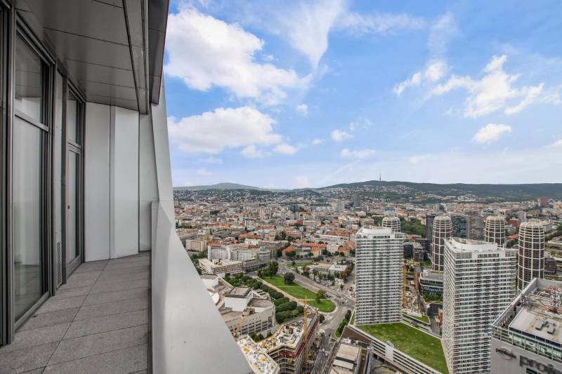 THE HOME︱EUROVEA TOWER - 2 bedroom Penthouse on highest floor