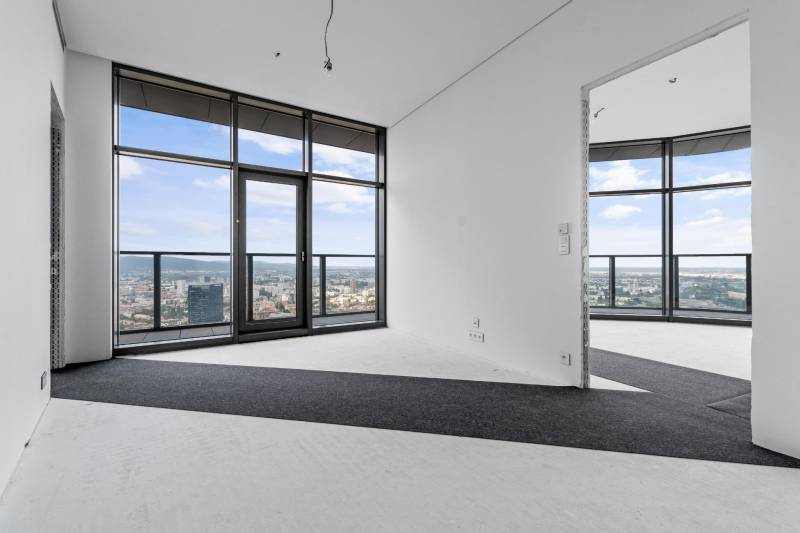 THE HOME︱EUROVEA TOWER - 2 bedroom Penthouse on highest floor