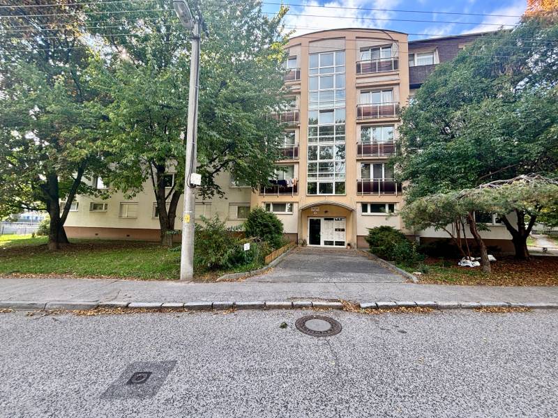 THE HOME I FOR SALE - Spacious and bright apartment in Líščie údolie