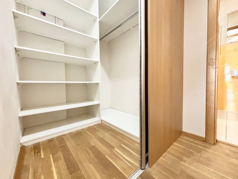 THE HOME I FOR SALE Cozy 1 bed. apartment at Olive building, Kramáre