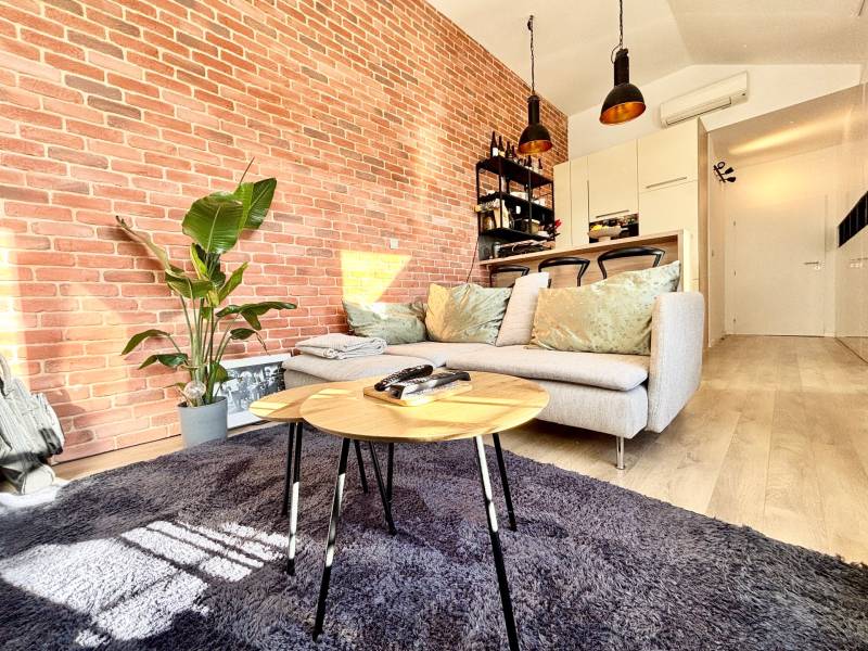 THE HOME I FOR RENT Stylish 1 bedroom apartment on Grösslingova street