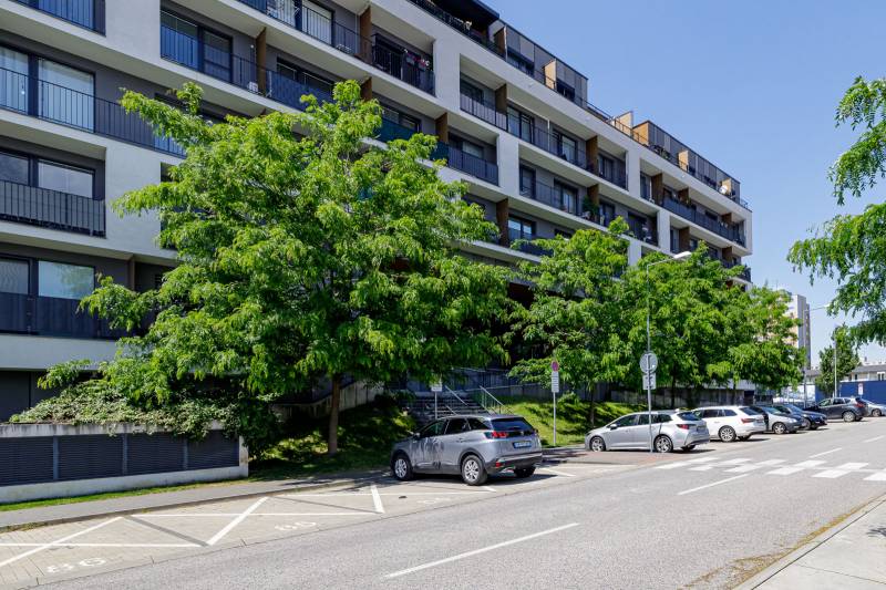 SLNEČNICE︱Modern 1BED Apt. with a Balcony and Excellent Amenities